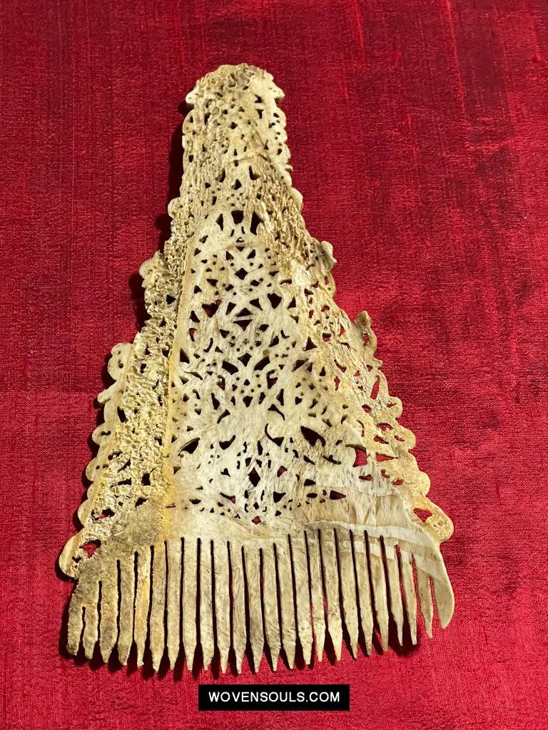1638 Old Borneo Dayak Comb