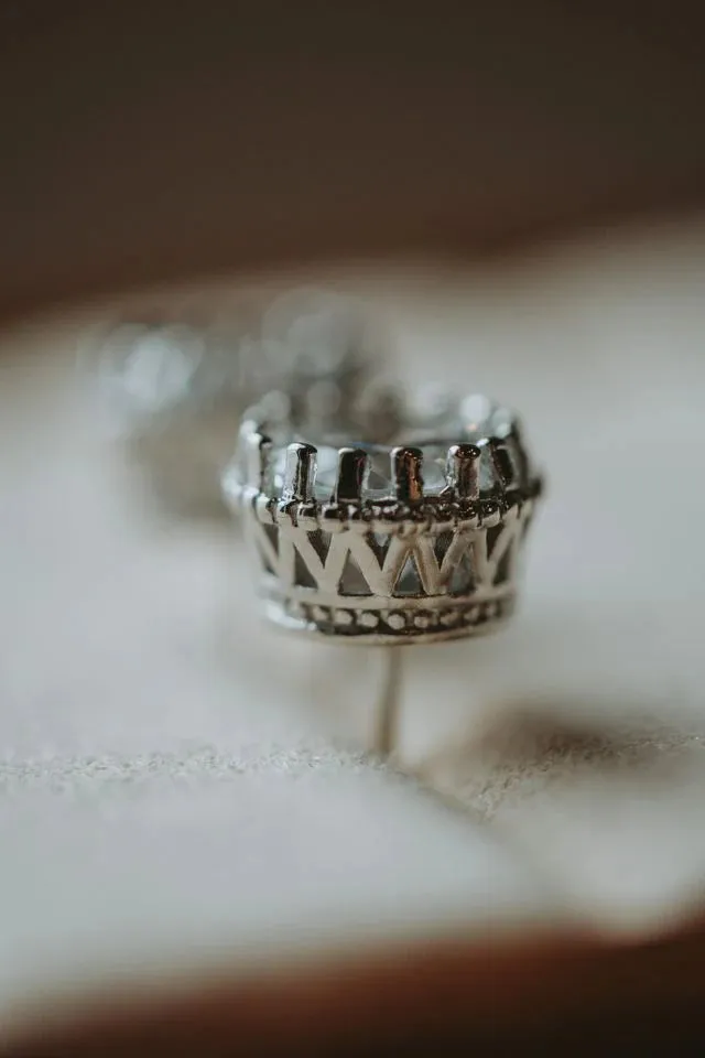 Elin Stud Earrings (Silver)