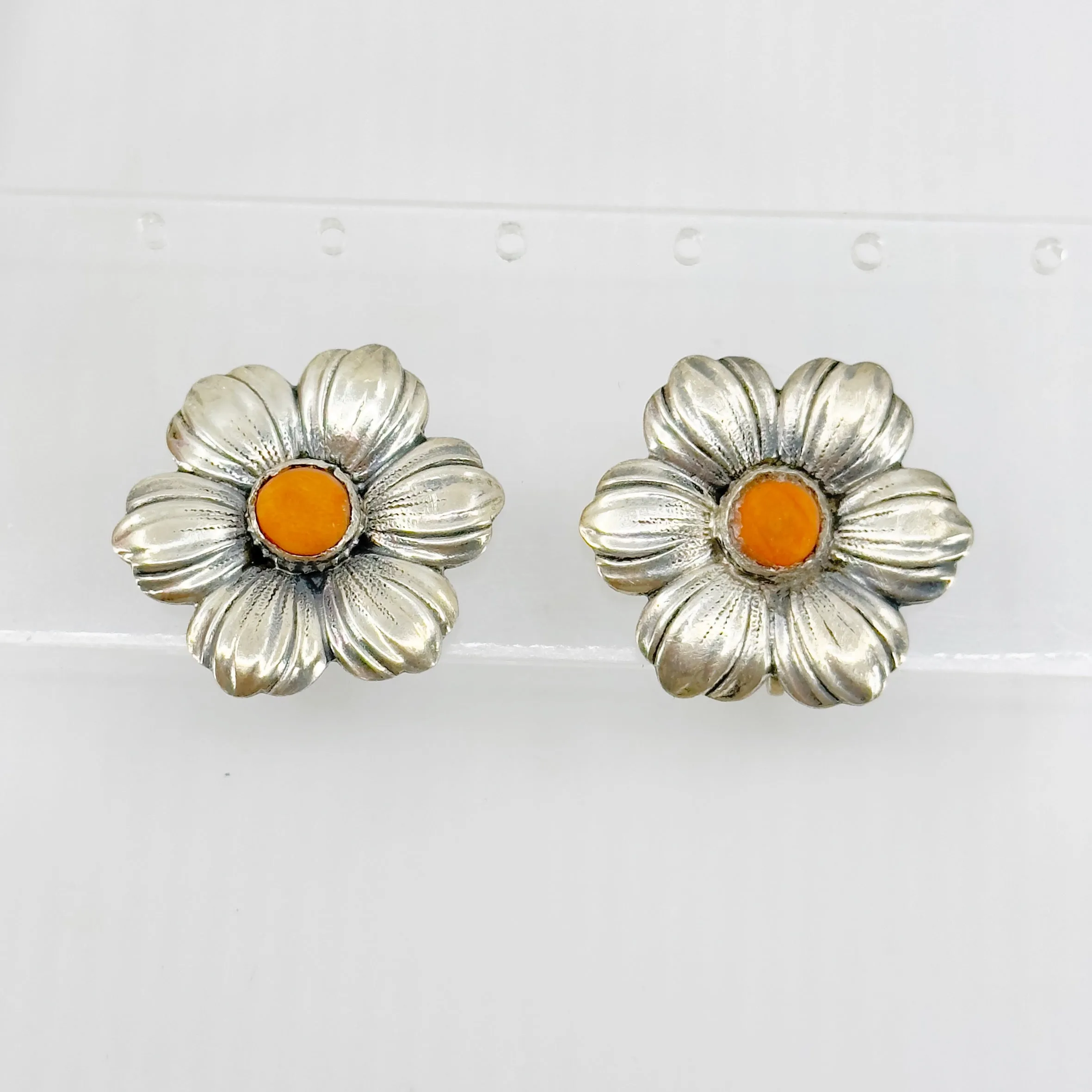 Vintage sterling silver coral flower motif screw back earrings GM175