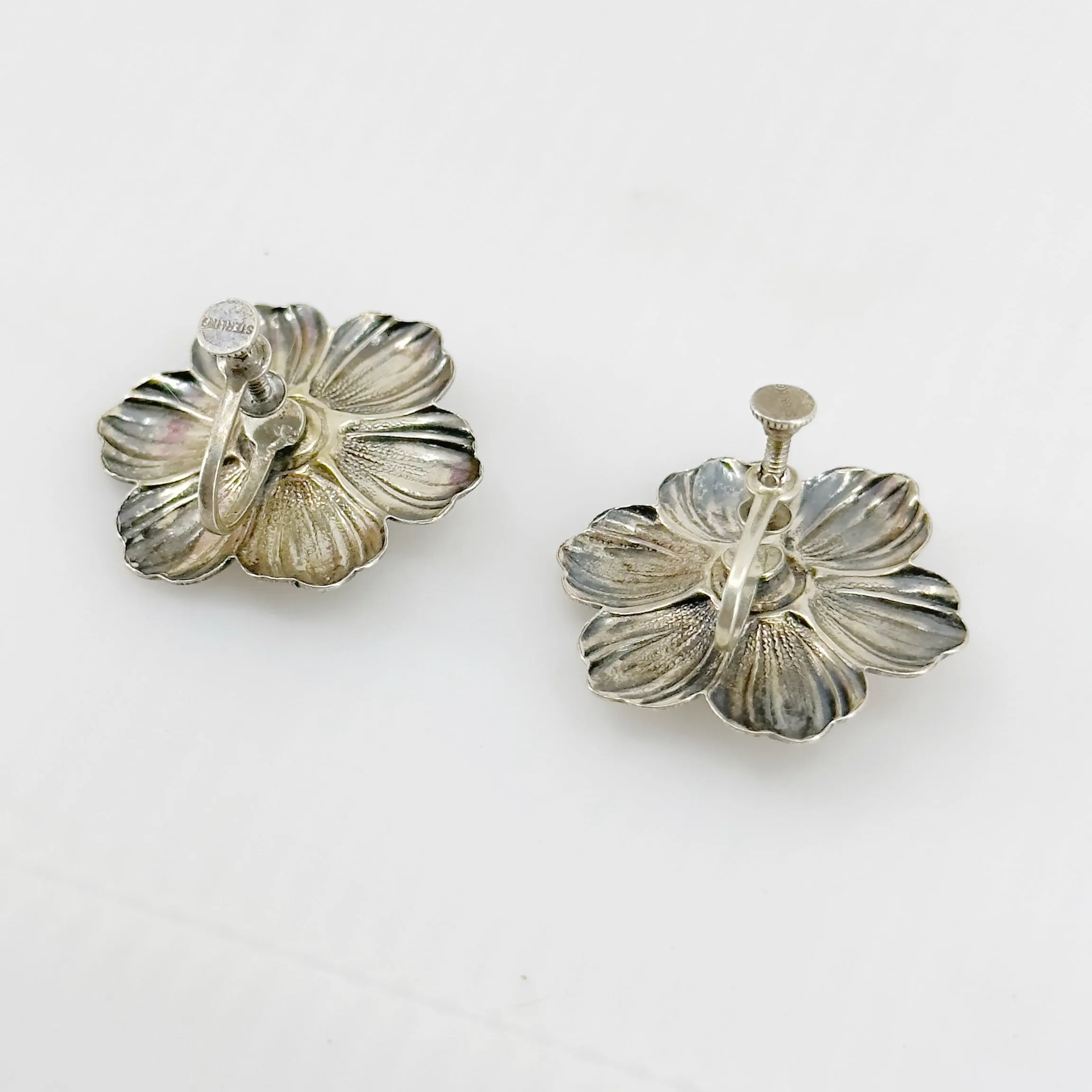Vintage sterling silver coral flower motif screw back earrings GM175